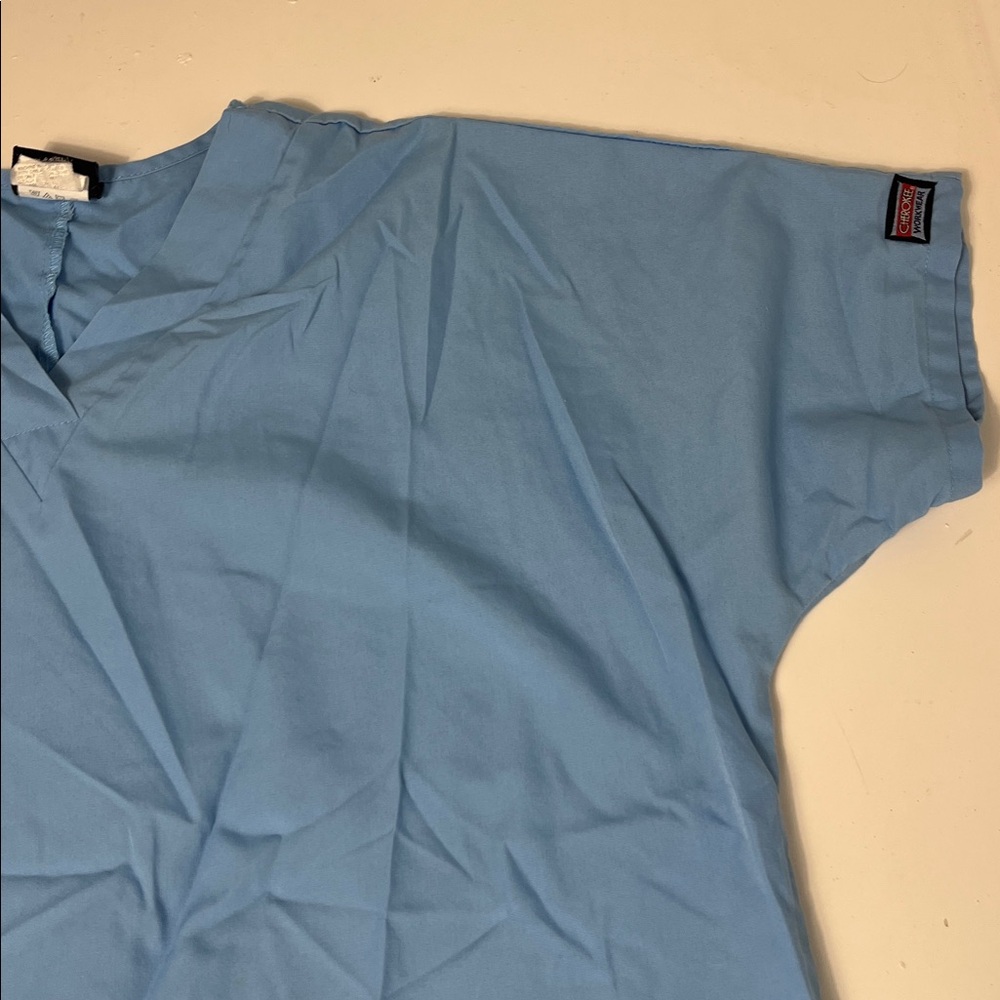 Cherokee Unisex Medium Blue Short Sleeve V Neck Double Pocket Scrub Top - Picture 2 of 6
